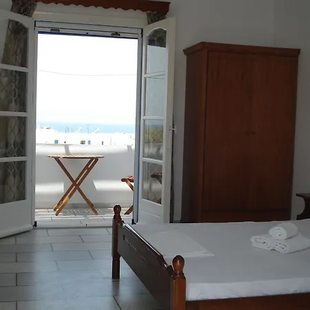 Marianna & Plaka (Naxos)
